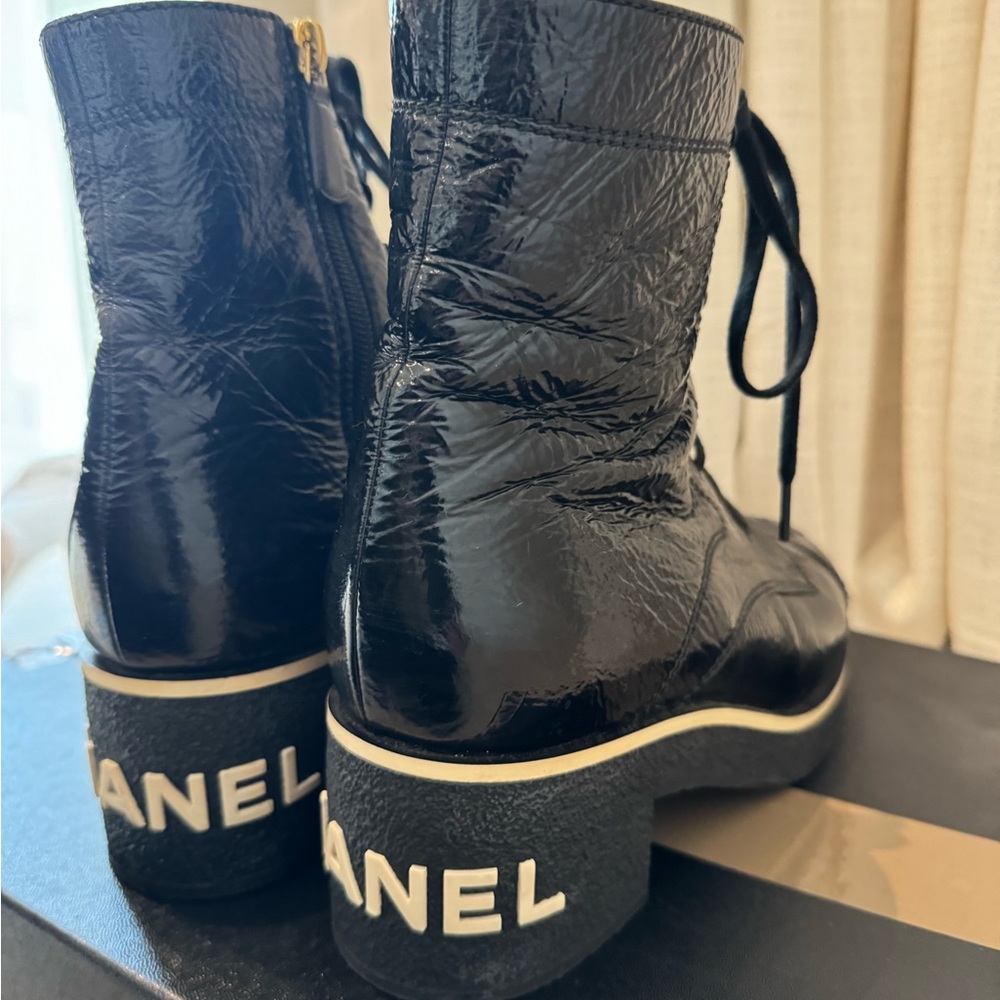 Chanel patent leather boots - Picture 6 of 8